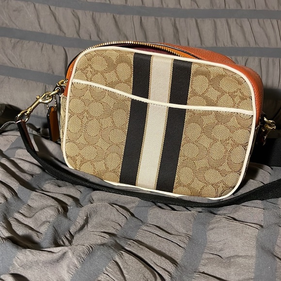 Small Coach - Picture 2 of 2